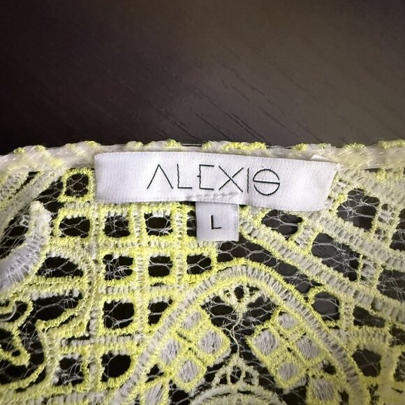 Alexis Designer Sheer Yellow Geometric Lace Cropped Bell-Sleeve Blouse L (Fits M - Picture 6 of 7